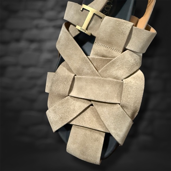 TOD’s T Timeless Tan Sandals with Black Sole - Picture 12 of 12